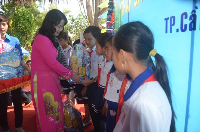 250 thiếu nhi tham lễ hội “Nụ Cười xuân” năm 2014 - ảnh 1